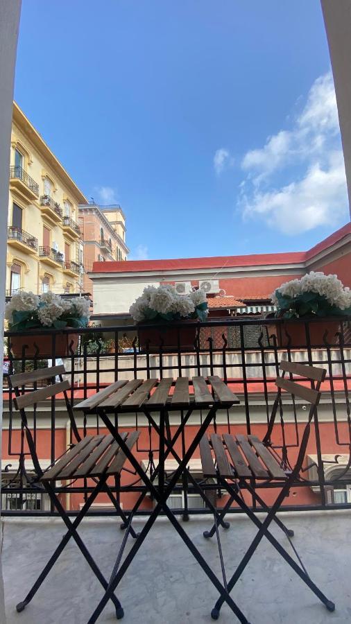“La Pinta” Elegante Appartamento Al Vomero Naples Exterior photo